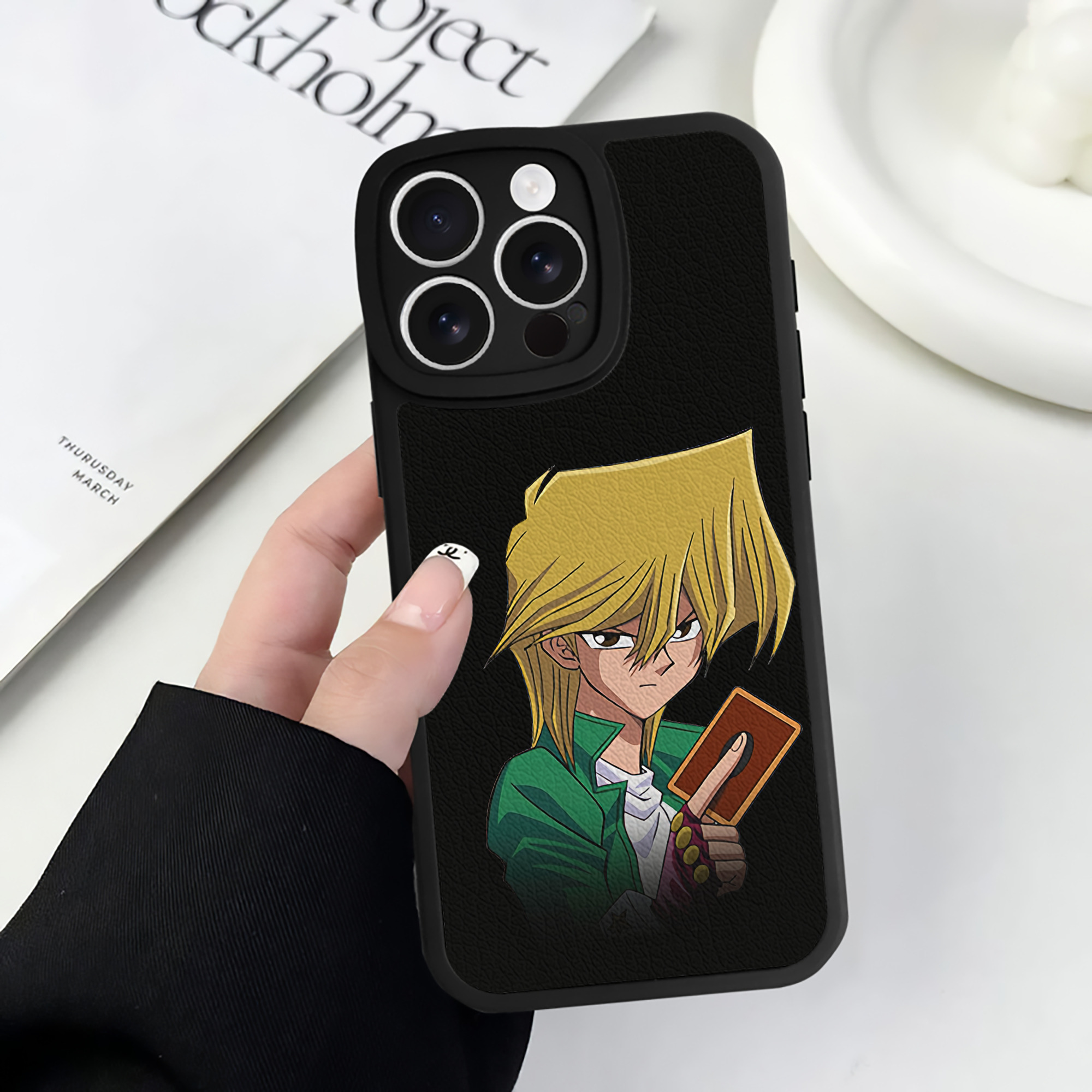 （画像用） 遊☆戯☆王 Yu-Gi-Oh! 【iPhone 16シリーズ対応】シリコンスマホケース（レザー調） 材質：シリコン